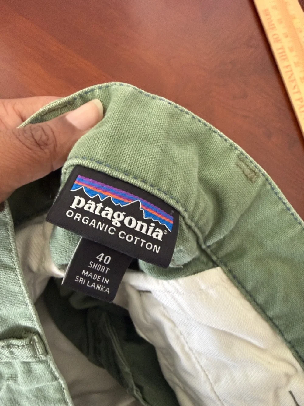 Patagonia Men's organic cotton Green workhorse canvas Chino Pants 40x 28 Short